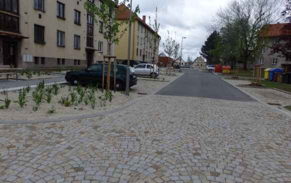 Sídliště Jana Žižky v Telči má nové chodníky a silnice
