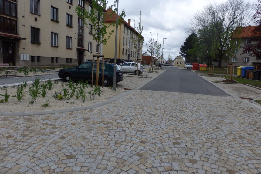 Sídliště Jana Žižky v Telči má nové chodníky a silnice