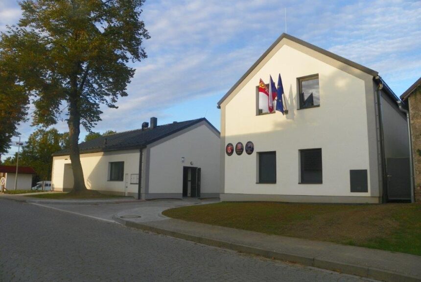 Z brownfieldu ve Skuhrově je nový obecní areál